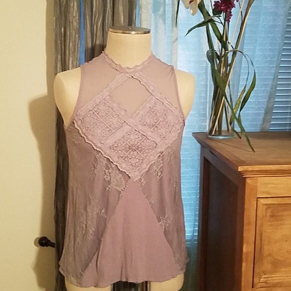 Maurices Tops - ⭐️🌟 Elegant lace tank top